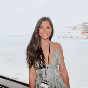 Meet your Posher, Savannah